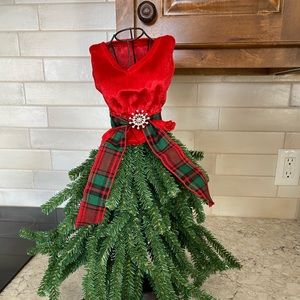 Christmas jewelry bust